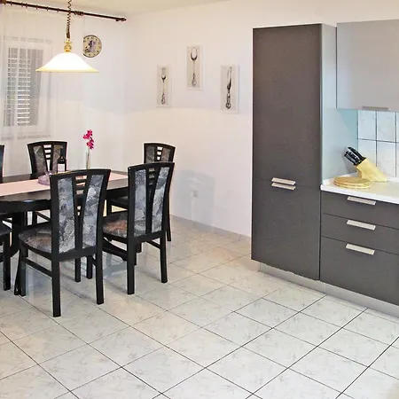 Haus Nika 202s * Sevid
